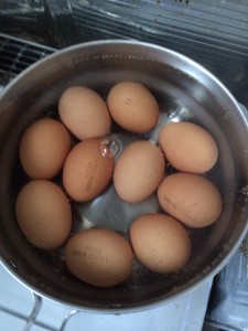 半熟卵の皮をむきやすくする方法
