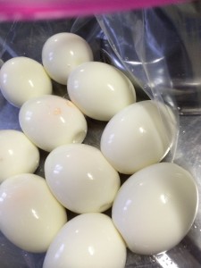 半熟卵の薄皮の剥き方