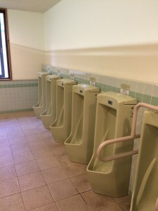 岩尾内湖白樺キャンプ場の男子トイレ