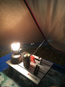 携帯用ラジオとキャンプ