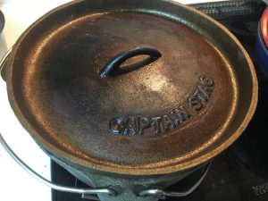 キャプテンスタッグのダッチオーブンで作る無水カレー